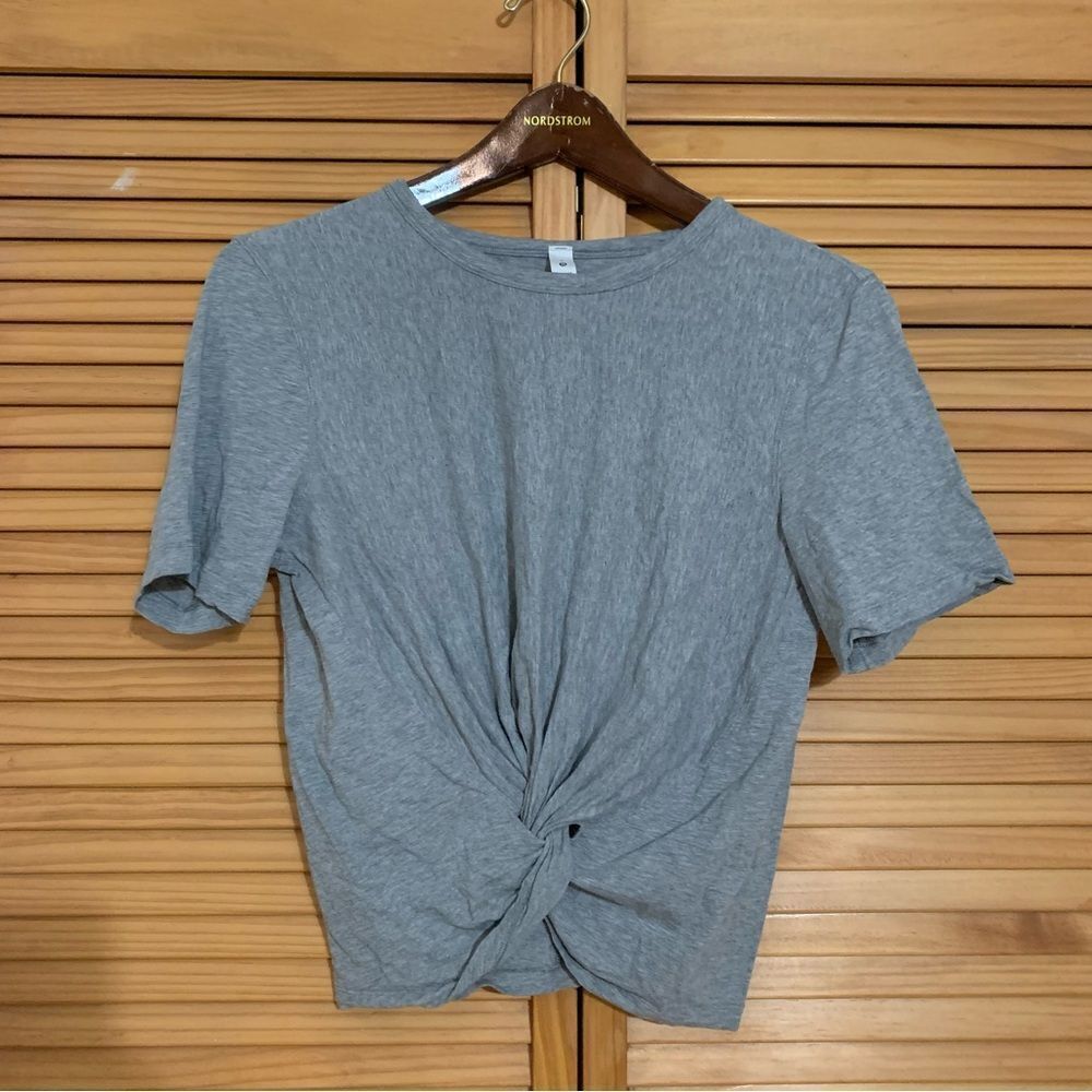 Lululemon Athletica Gray Short Sleeve size 4
